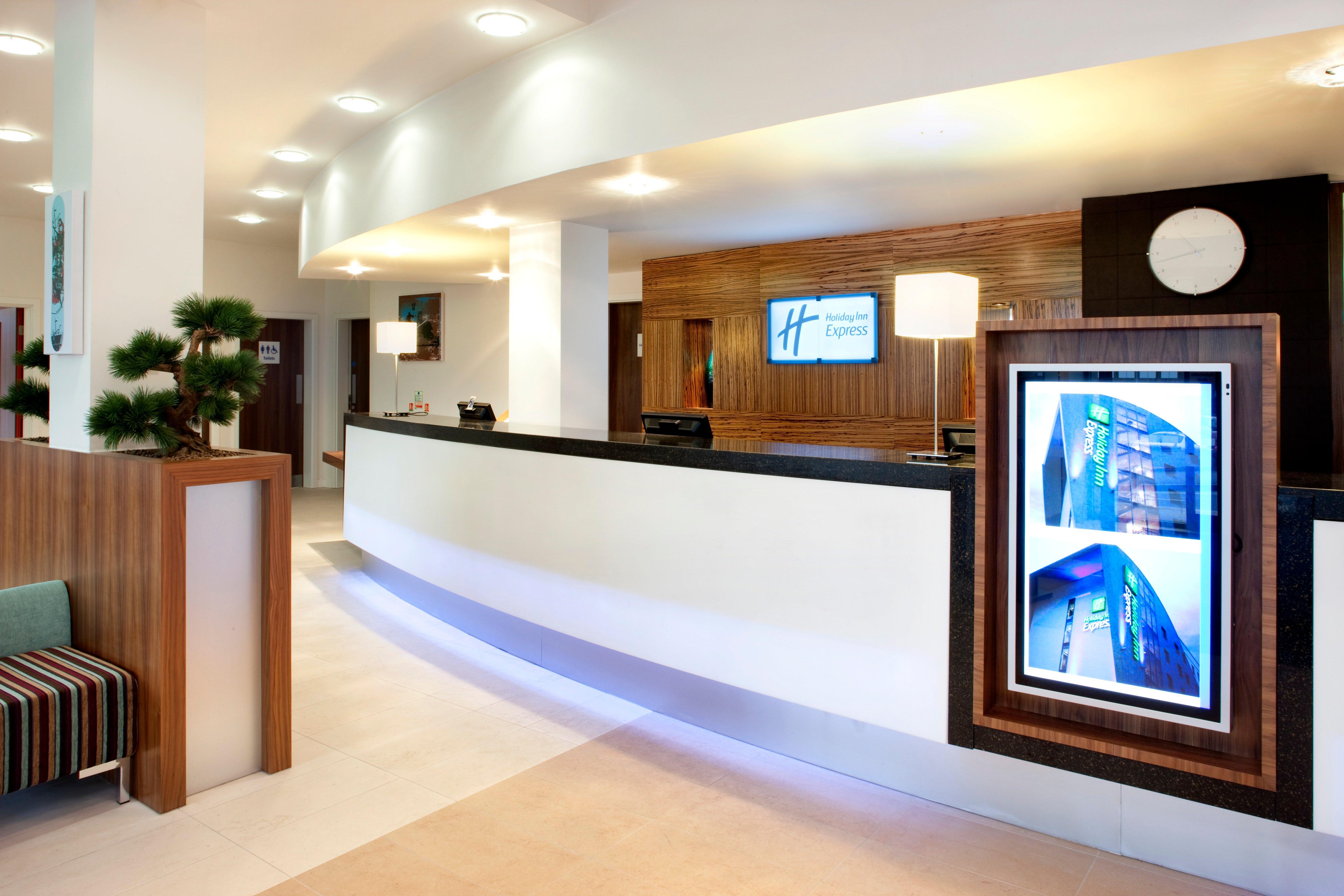 Holiday Inn Express Tamworth By Ihg Exterior foto