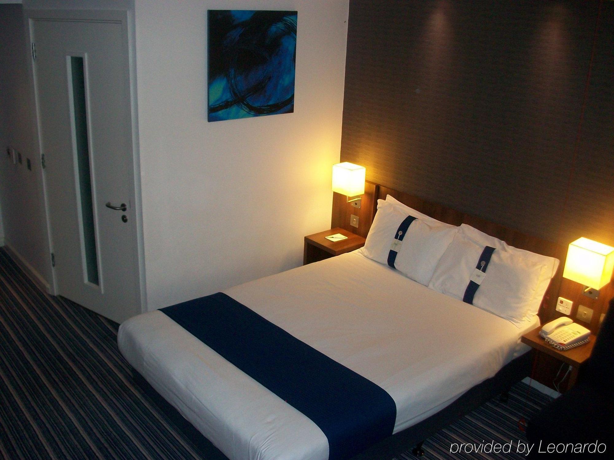 Holiday Inn Express Tamworth By Ihg Habitación foto